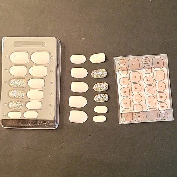 NEW L'Oreal Press On Nails, Pop Star, Blush Pink & Rhinestones - Picture 5 of 9